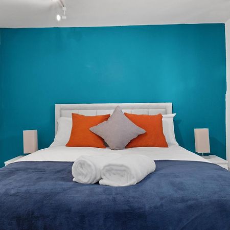 West Side Studio Apartment High Wycombe Habitación foto